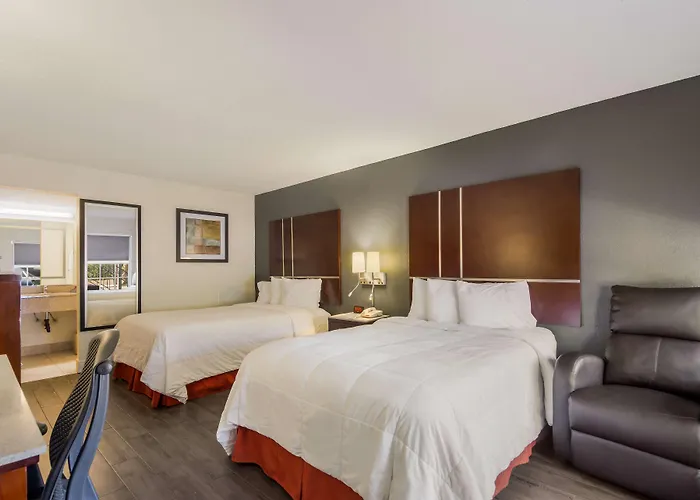 Surestay Hotel By Best Western Sarasota Lido Beach